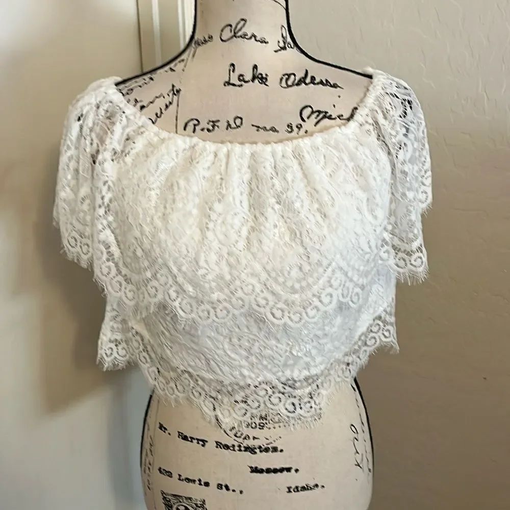 Bebe White Scallop Lace Boho Cottagecore Romantic Top Feminine Festival
